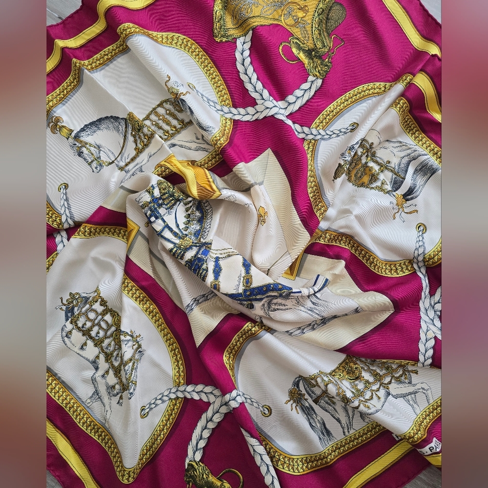HERMES Grand Apparat Silk Scarf (CARRE 90) - Picture 7 of 7